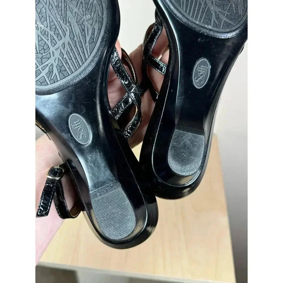 Sofft Patent Leather Black strap Sandals Gold Hardware Wedge 11N - Picture 8 of 10